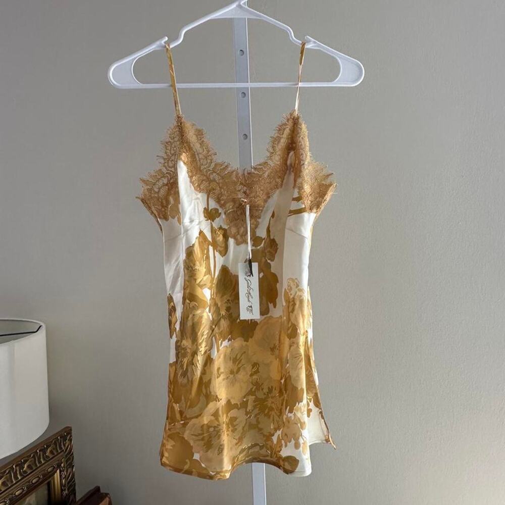 Nwt gold hawk 100 silk